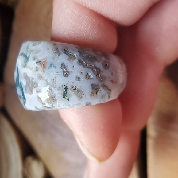 New Carved Faceted Natural Moss Agate Ring. - Picture 8 of 15